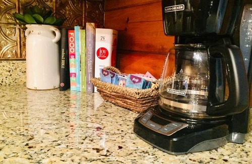 Thornton House | White Mountains sleeps 11 PET FRIENDLY with indoor/outdoor pools, hiking/biking