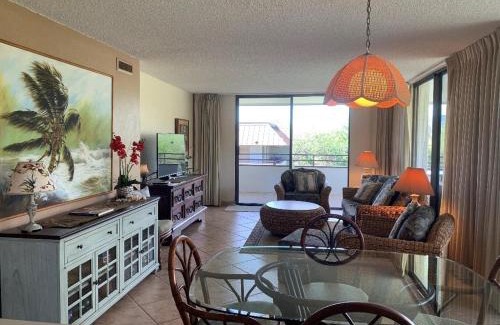 Kahaluu Bay Apartment | White Sands Beach Condo #324. BIG PATIO! Ocean and Mountains across from beach!