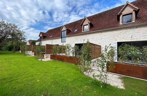 Saint Sozy Apartment | Whole barn sleeps 14