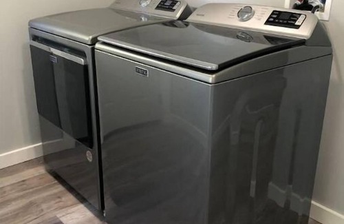 Sac City House | Whole home, sleeps 7, pets ok, Wi-Fi, Full Kitchen