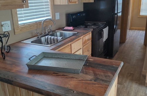 Coleman Cabin | Wi-Fi on site Quiet Country Setting. 2 bedroom,