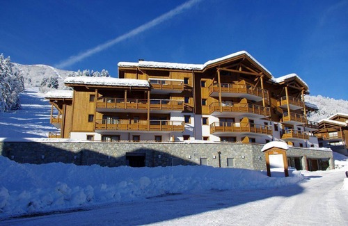 Les Avanchers-Valmorel Apartment | Wifi, 180m from ski slopes, 3rd floor, view mountain, balcony, parking, tv, ski locker, 79m²