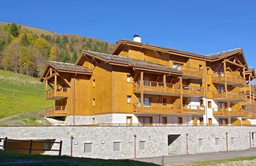 Les Avanchers-Valmorel Apartment | Wifi, 180m from ski slopes, 3rd floor, view mountain, balcony, parking, tv, ski locker, 79m²