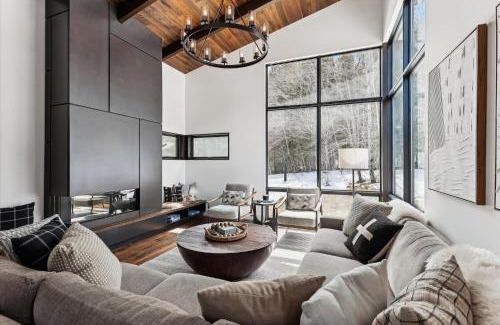 Stowe Area House | Wildebrook: 4br Mountain Luxury, fireplace, hot tub, x-country ski in/out, 10min to ski resort!