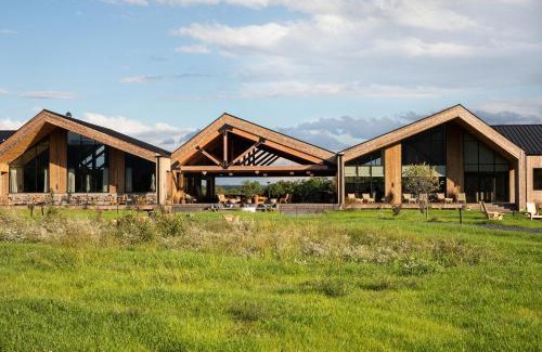 Gardiner Hotel | Wildflower Farms, Auberge Collection