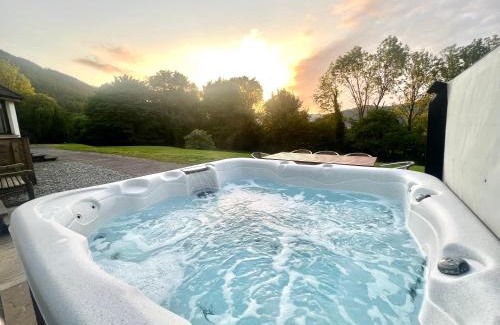 West Laroch House | Wildwood Cottage with Hot Tub