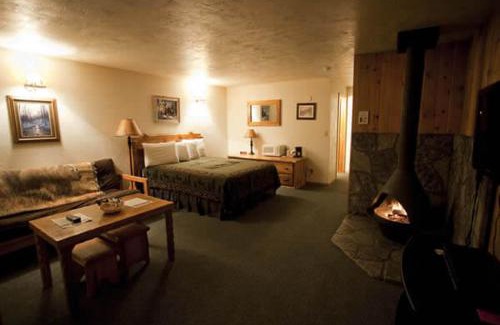 Crescent Ski Chalet | Willamette Pass Inn & Chalets