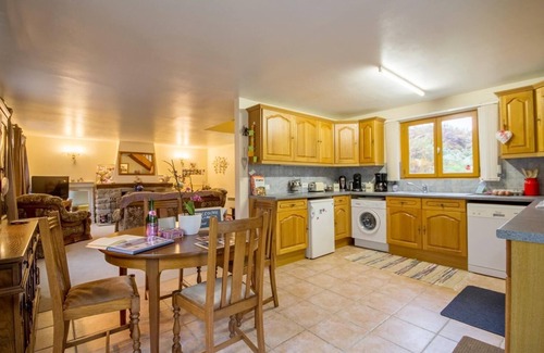 Langoelan House | - - Willow