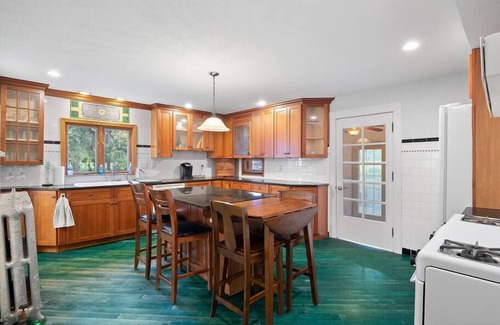 Kirtland House | Willow Woods Retreat - Farmhouse - Patio & Nature