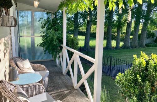 Lincoln House | Willowtree Cottage Gated Country Luxury Near Lincoln Uni & Wedding Venues