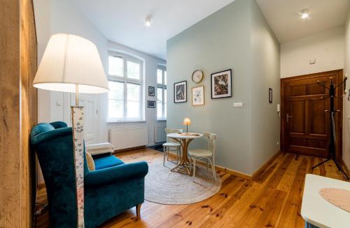 Grunwald Apartment | Wilson Park Cozy Retreat Studio by BookingHost