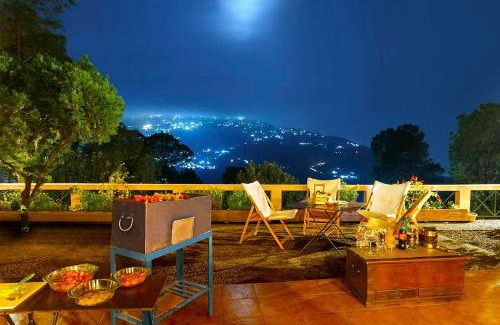 Kasauli Villa | Wind Chimes by 'V Are Family' - Valley Views, BBQ, Patio - Serviced Villa!
