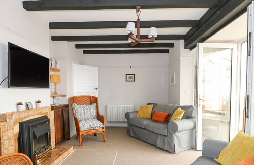 Anderby Creek Cottage | WINDYRIDGE, family friendly, with a garden in Chapel St Leonards