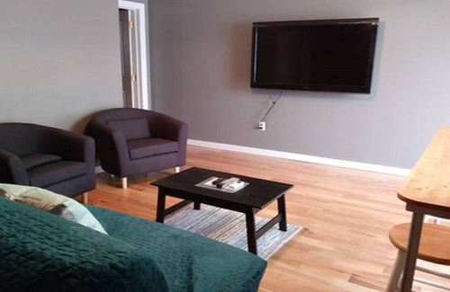 Hermann Apartment | Wine Alley West Suite