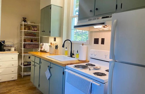 Nottingham House | Winery & Vineyard Mill with 1000+ acres of hiking. Farm with Goats & Horses