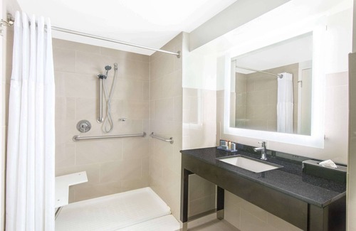 Downtown Niagara Falls Hotel | Wingate By Wyndham Niagara Falls