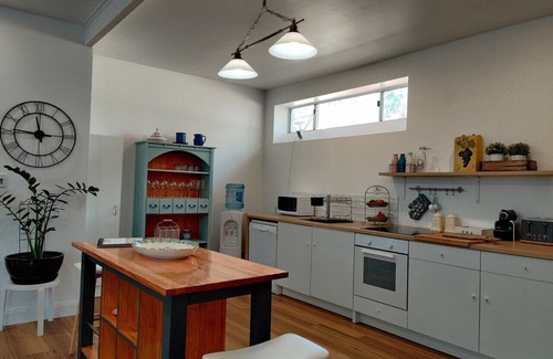 Balmoral Ridge House | WinterGreen Manor, Glass Pavilion - stylish and charming minutes from Maleny