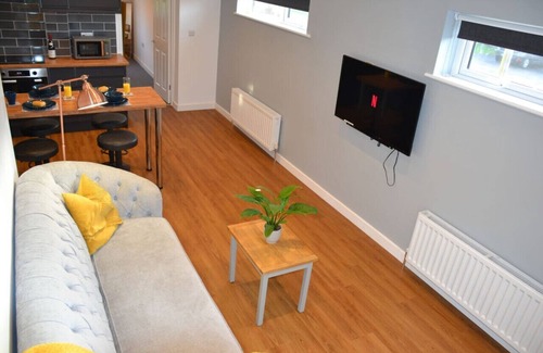 Salisbury House | Wisteria 2 bed House – Stayseekers