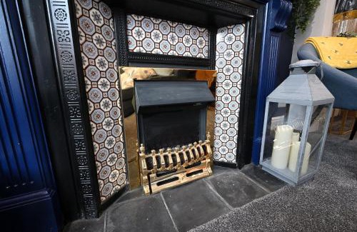 City Centre House | Wisteria Cottage Town Centre FREE PARKING