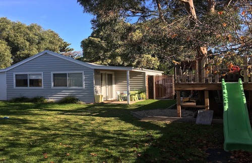 Indented Head Cottage | Wisteria Cottage - opposite beach