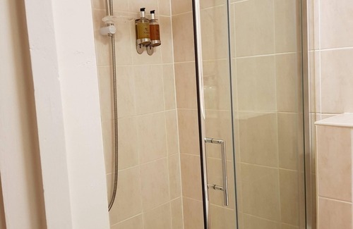 Cranfield Bed & Breakfast | Wisteria Haze