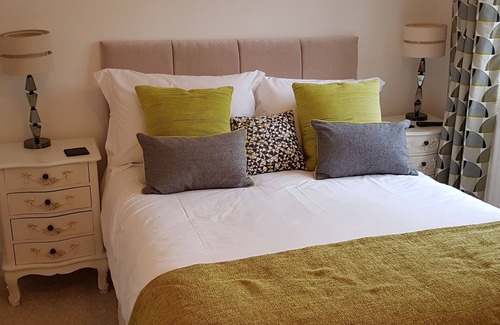 Cranfield Bed & Breakfast | Wisteria Haze