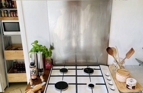 Cauderan Apartment | With family in Bordeaux.