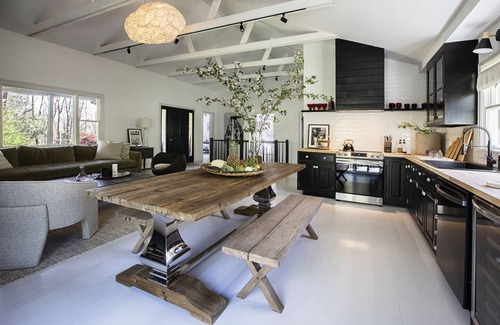 Roxbury House | Within a walking distance of hiking trails and a short drive to Lake Waramaug.