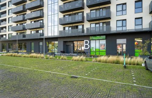 Stare Miasto District Apartment | Wojciechowskiego Apartment with Parking by Noclegi Renters