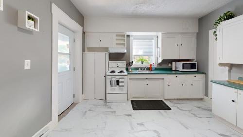Wolfville Apartment | Wolfville Central 4 Family Suite with Style