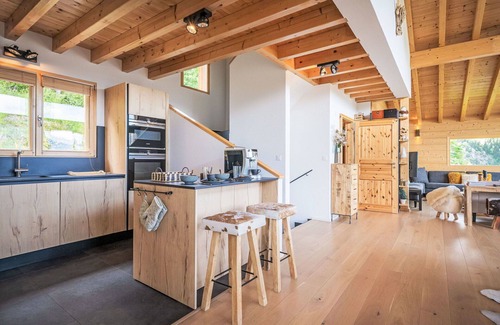 Chamoson House | Wonderful private villa for 10 people with WIFI, TV, terrace, pets allowed and panoramic view