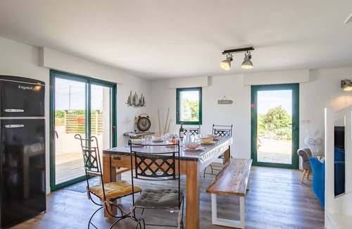 Guimaec House | Wonderful private villa for 6 people with WIFI, private pool, TV, terrace and pets allowed