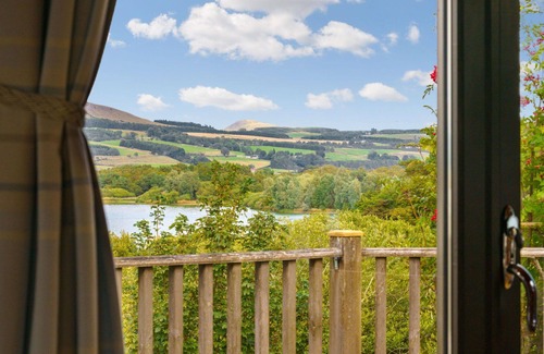 Kinross House | Wonderful private villa for 6 people with WIFI, TV, balcony and pets allowed