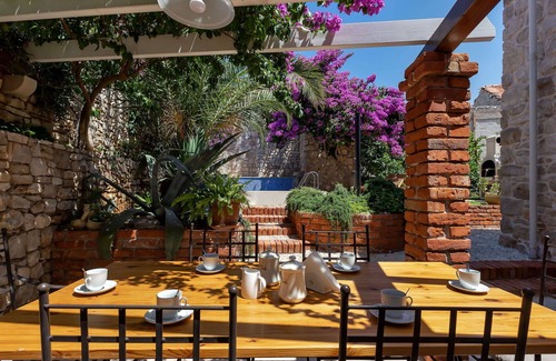 Cove Makarac (Milna) House | Wonderful private villa for 6 guests with WIFI, A/C, private pool, TV and terrace