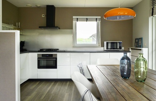 Eernewoude House | Wonderful private villa for 8 guests with WIFI, TV and parking