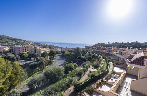 Pantai House | Wonderful villa for 6 guests with WIFI, pool, TV and terrace