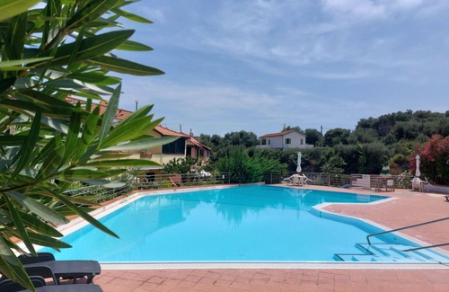 Pantai House | Wonderful villa for 6 guests with WIFI, pool, TV and terrace