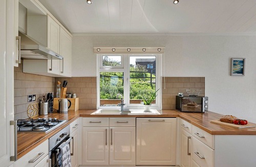 Saint John House | Wonderful villa for 6 guests with WIFI, hot tub, pool, terrace and pets allowed