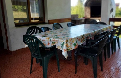 Rasnov Villa | Wonderfull villa in a quiet garden — 5 min from Dino Park and Rasnov Citadelle!