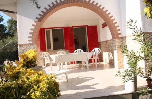 Marina di Ascea Villa | Wonderfully warm vacation home just 70 meters from the long beach.