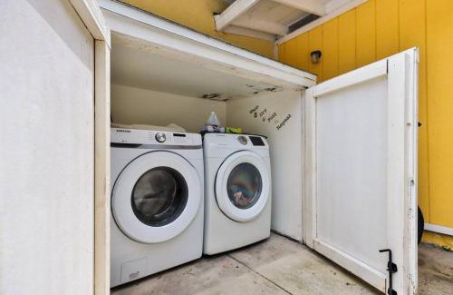 Encanto House | Wonderland Retreat - Near Downtown, Free Parking