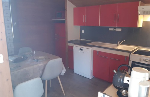 Fort-du-Plasne Ski Chalet | Wooden cottage in the countryside