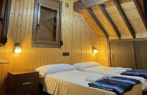 Puebla de Almenara Villa | Wooden House - Ensuite Villa with Shower