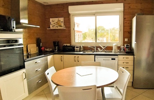 Andernos-les-Bains Villa | Wooden villa with air conditioning and large heated pool