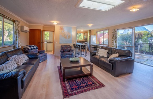 Akaroa House | Woodills Wonderland – Akaroa Holiday Home