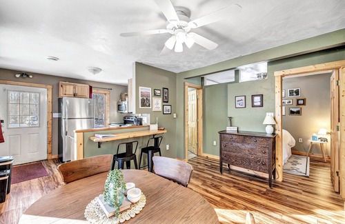 Crivitz Cabin | Woodland Retreat I Pet Friendly I Mins to Town