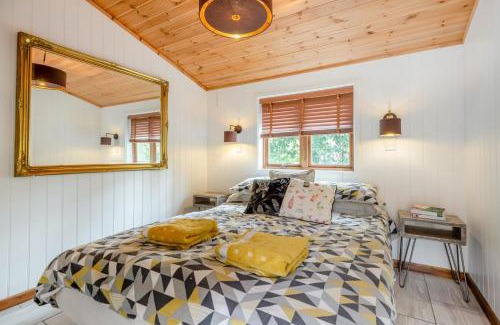 Milton Abbas House | Woodland Views Lodge