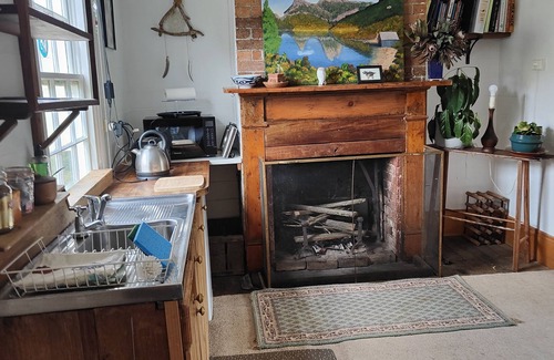 Deloraine House | Woodlands Farm Cottage sleeps 4 people