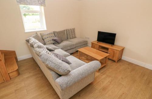 Miskin House | Woodpecker Barn