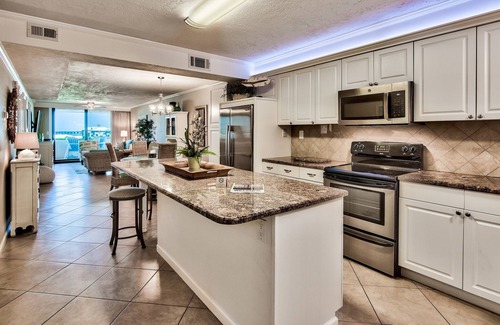 Holiday Isle Condo | WOW! Large 1 BR/1 BA on exclusive Holiday Isle, Destin FL includes Beach Service